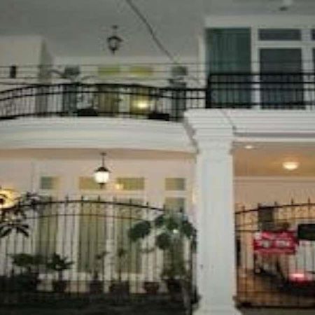 Ge Jacmart Homestay Makassar By Zuzu Eksteriør billede